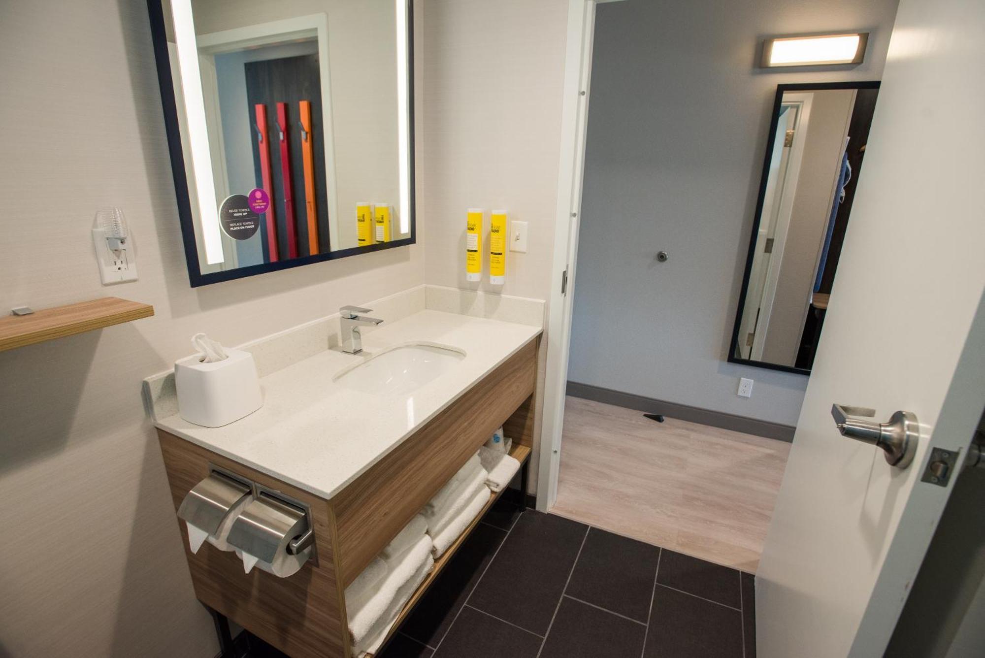 Готель Tru By Hilton Cedar Rapids Westdale Екстер'єр фото