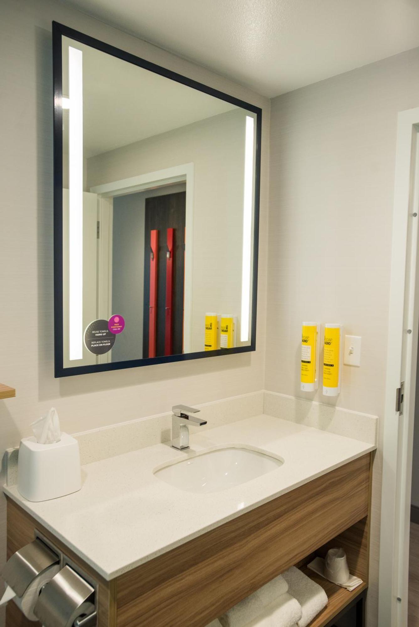 Готель Tru By Hilton Cedar Rapids Westdale Екстер'єр фото